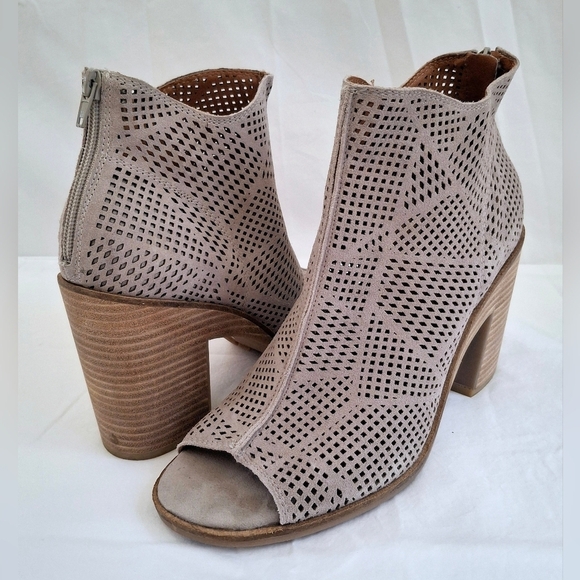 Women's Lucky Brand Vocab Open Toe Bootie - Picture 1 of 10